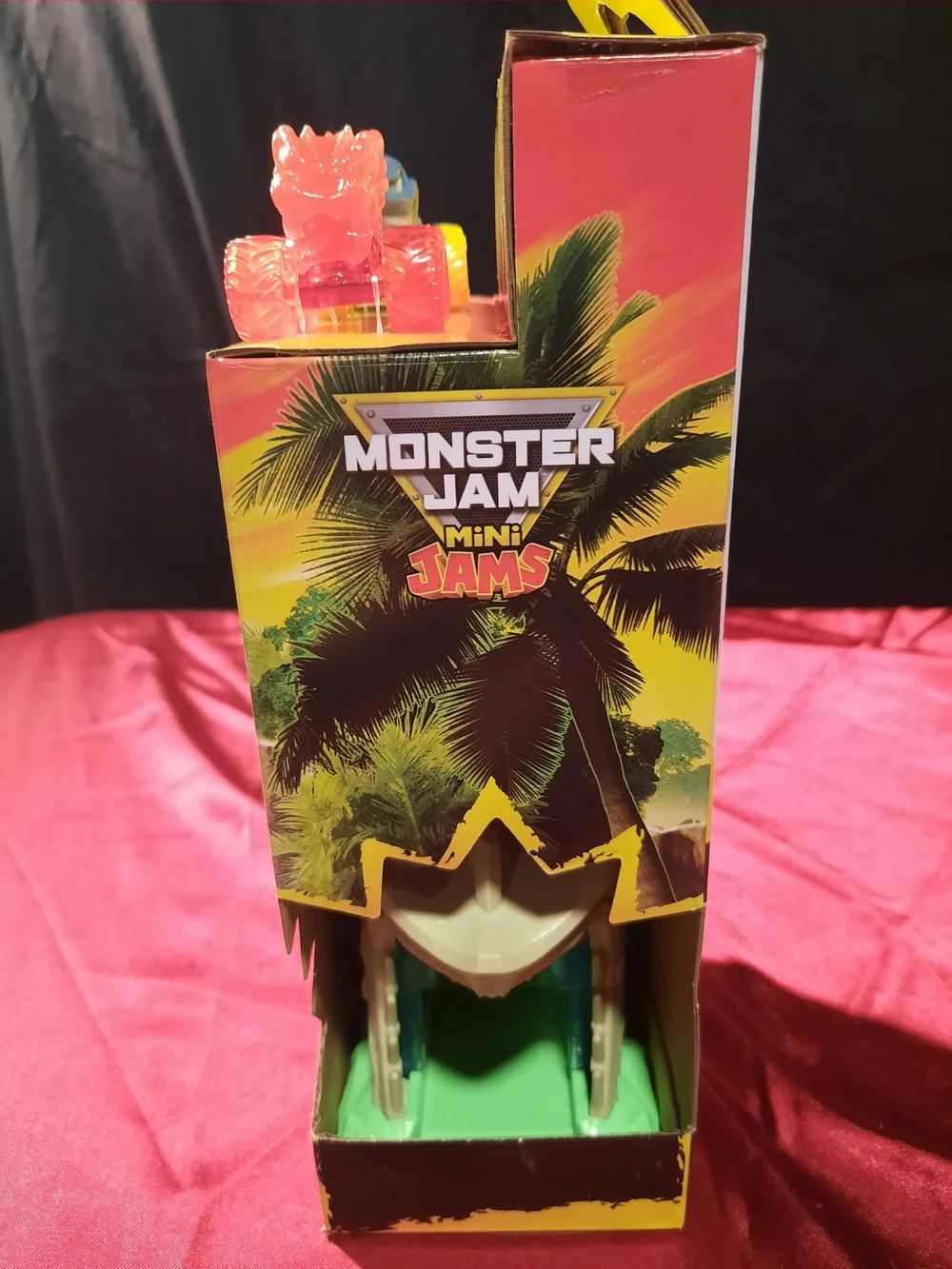 Monster JAM Mini Jams Megalodon Jungle Blaster Racetrack And Cars
